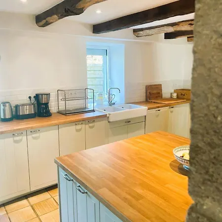 Holiday home Grande Maison Familiale Au Coeur Du Finistere Landudal