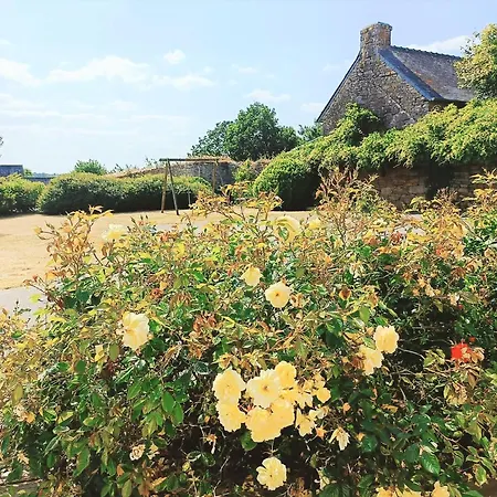 Holiday home Grande Maison Familiale Au Coeur Du Finistere *
